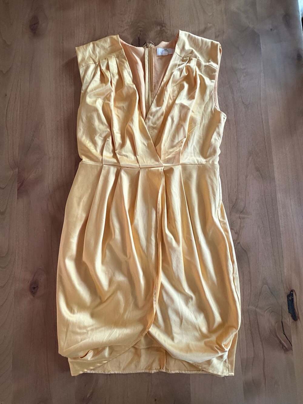 Entro Sleeveless Satin V-Neck Pleated Mini Dress Medium